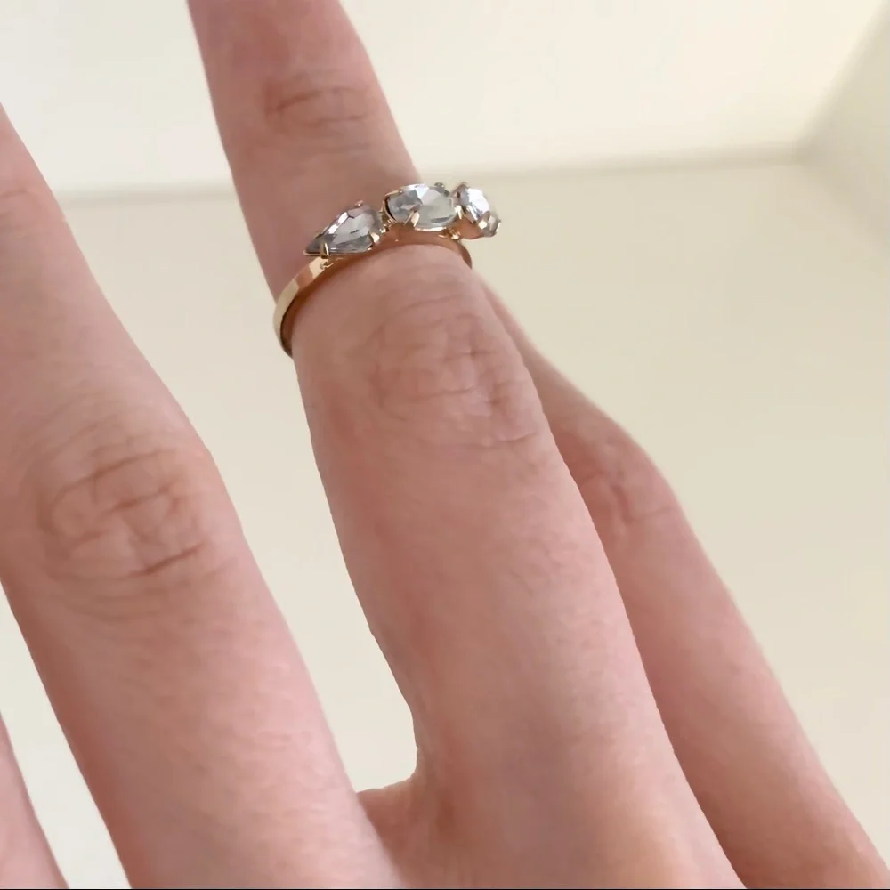 NWOT Crystal midi ring